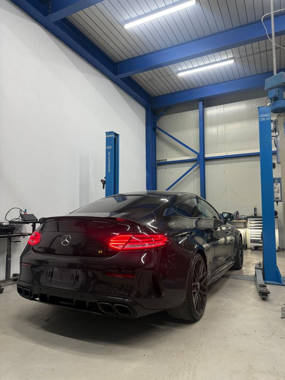 Environnement d’atelier Gergoci Cars pendant un entretien général